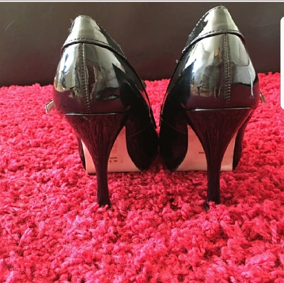 Black Patent Leather Mary Jane Heels . - Picture 4 of 4